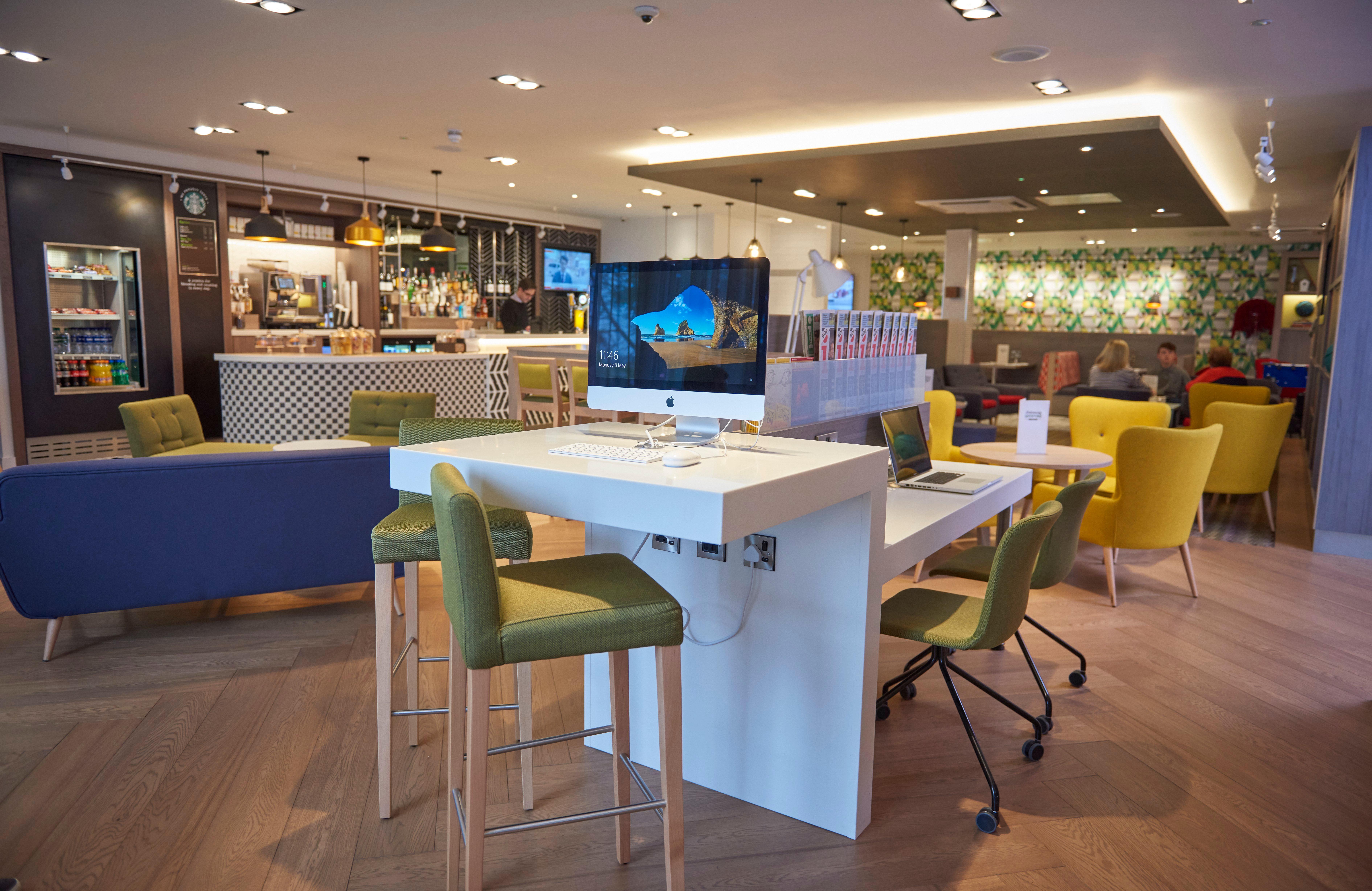 Holiday Inn Northampton West M1 Junc 16, An Ihg Hotel Flore Exteriör bild